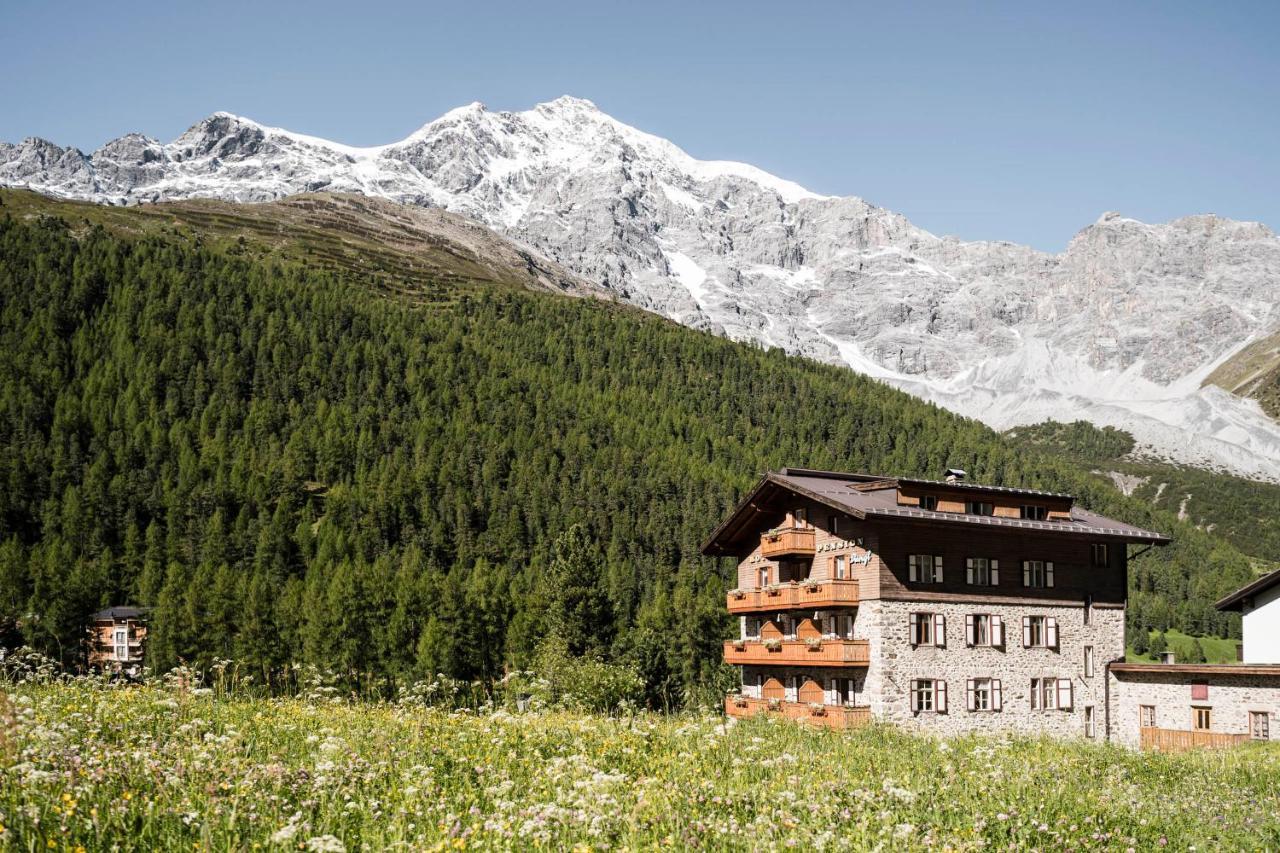 Glacier Rock Guesthouse Солда Екстериор снимка