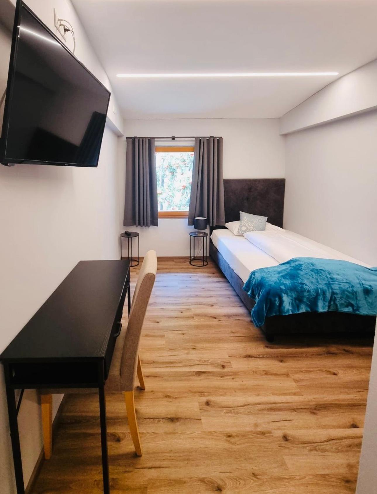 Glacier Rock Guesthouse Солда Екстериор снимка