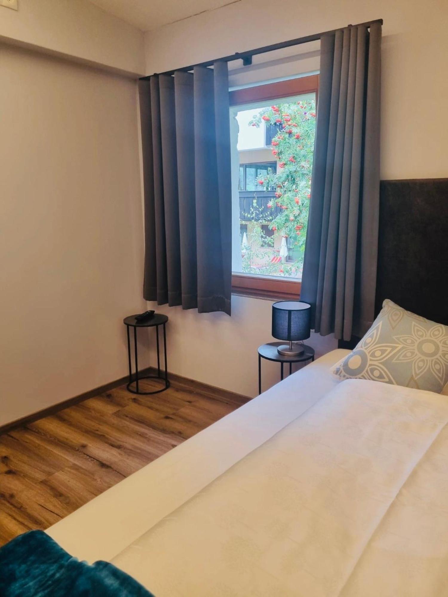 Glacier Rock Guesthouse Солда Екстериор снимка
